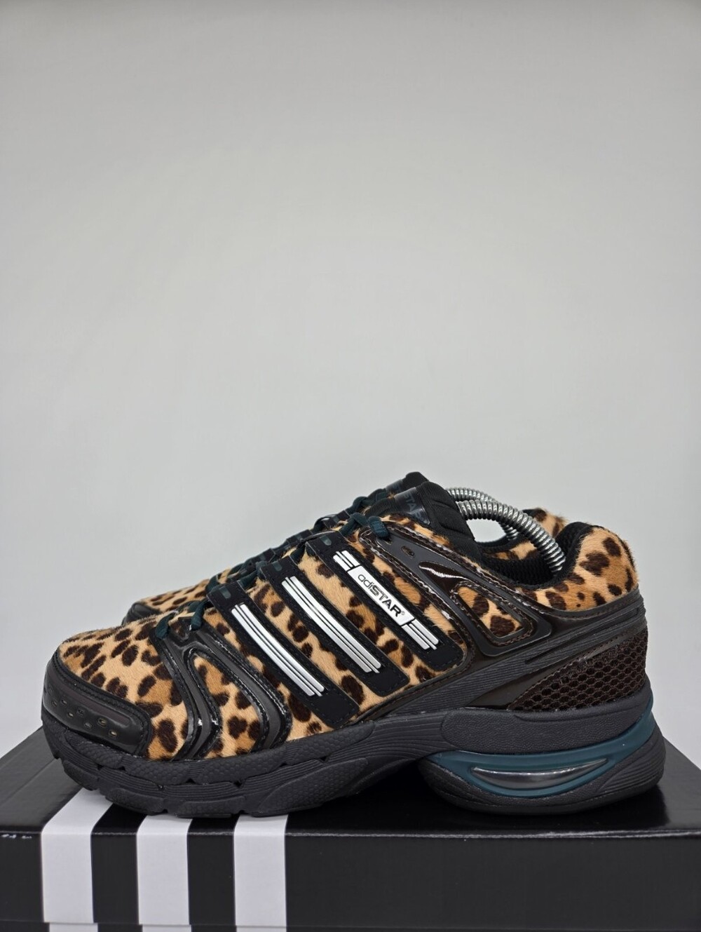 adidas Women's Adistar Control 5 KI4204 Leopard Aurora Ivy Black Shoes Size 9.5